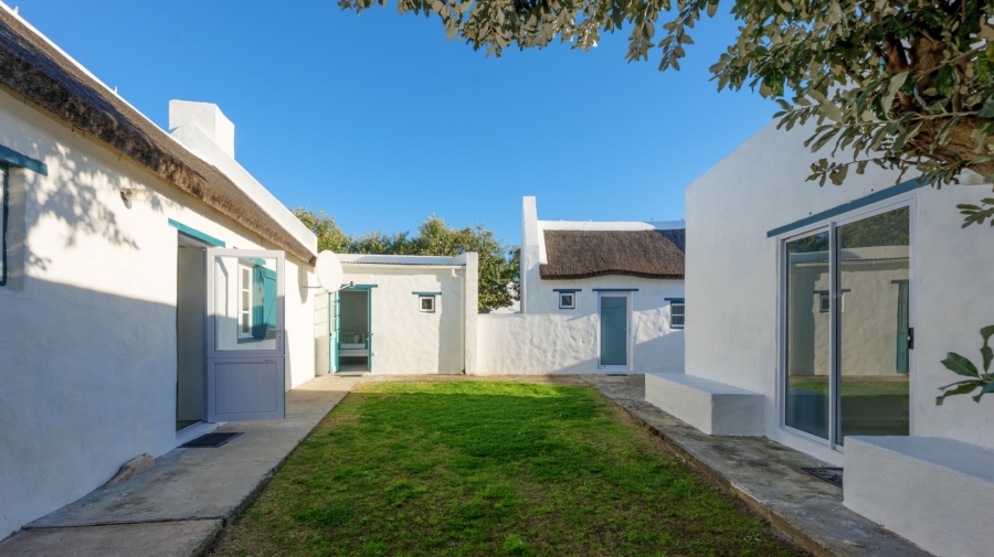 6 Bedroom Property for Sale in Struisbaai Western Cape